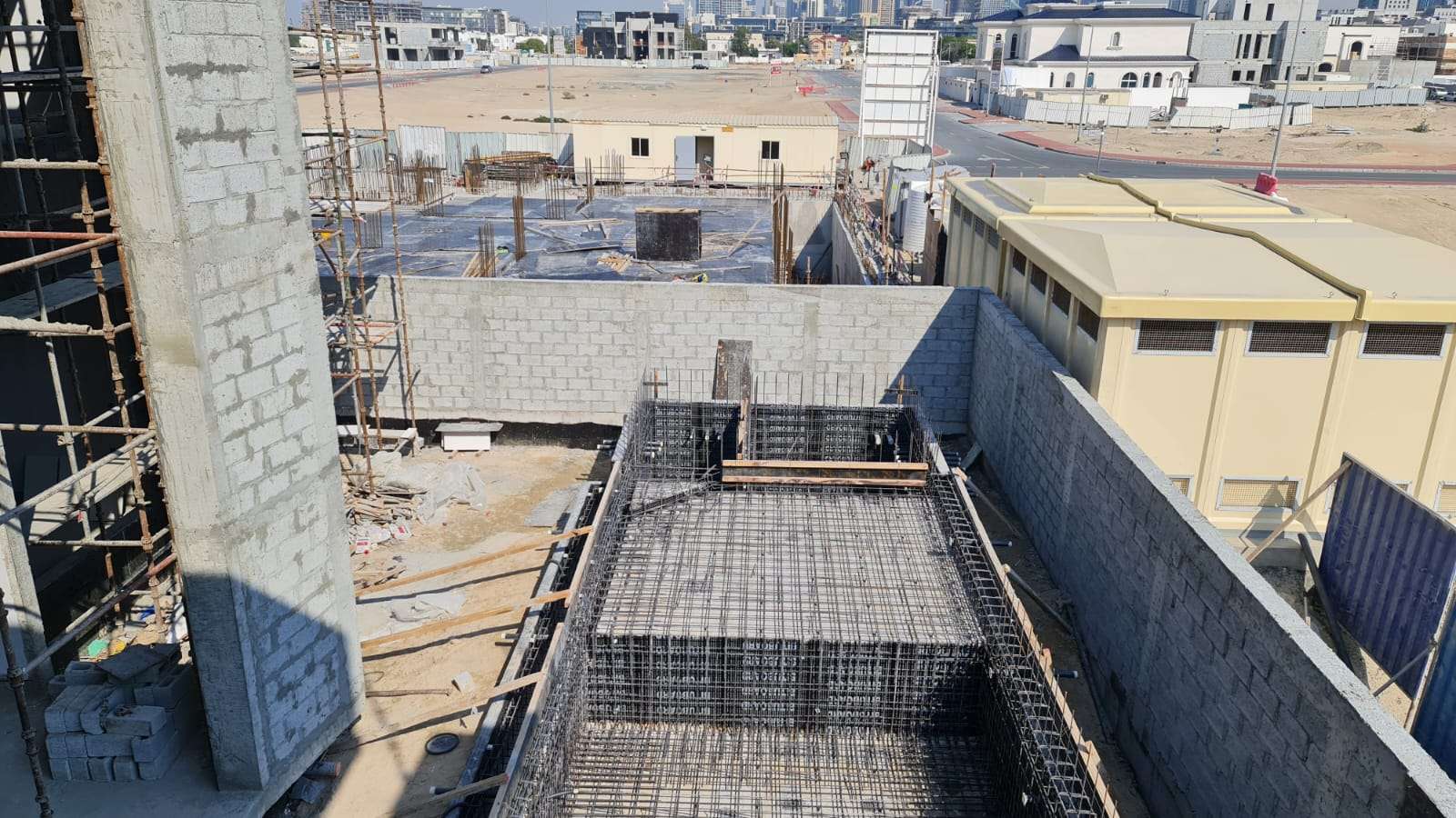 Construction-of-infinity-Swimming-Pool-to-JMBT-property-investment-with-SCALE-consultant-3